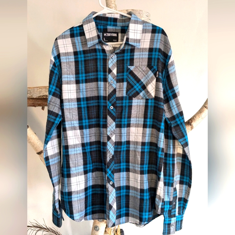 Zoo York Button-up light flannel long sleeve shirt. Blue, black, and white white